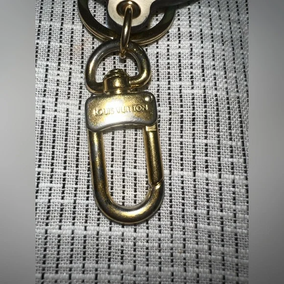 Louis Vuitton Blue & Cream LV Circle Logo Keychain w/ COA, Dust Bag & Box - Picture 6 of 6